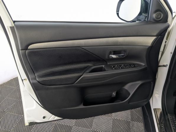 Mitsubishi Outlander III Рестайлинг 2 с пробегом 2018 года, цена 2 150 000 рублей, 93605 км, внедорожник, Автокод Объявления