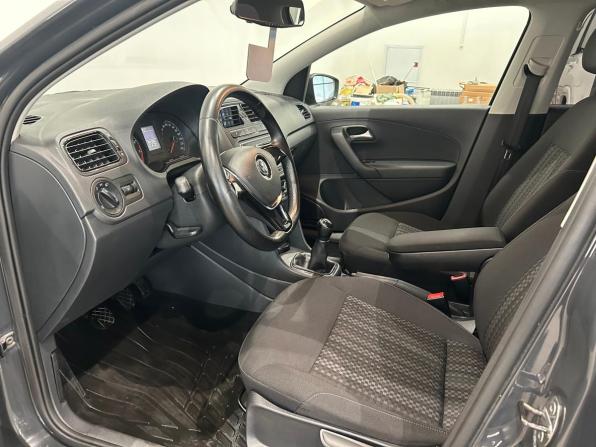 Volkswagen Polo V Рестайлинг с пробегом 2017 года, цена 979 000 рублей, 133921 км, седан, Автокод Объявления