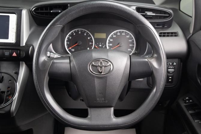 Toyota Wish II Рестайлинг с пробегом 2013 года, цена 1 529 000 рублей, 183042 км, минивэн, Автокод Объявления