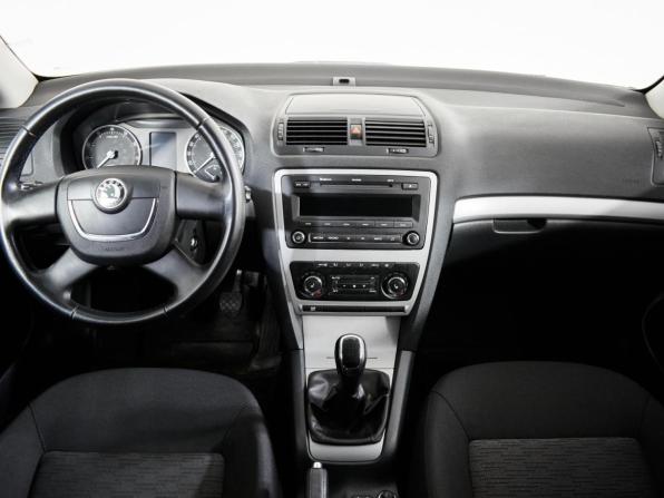 Skoda Octavia II (A5) Рестайлинг с пробегом 2013 года, цена 700 000 рублей, 252058 км, лифтбек, Автокод Объявления