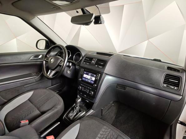Skoda Yeti I Рестайлинг с пробегом 2017 года, цена 1 397 000 рублей, 210553 км, внедорожник, Автокод Объявления