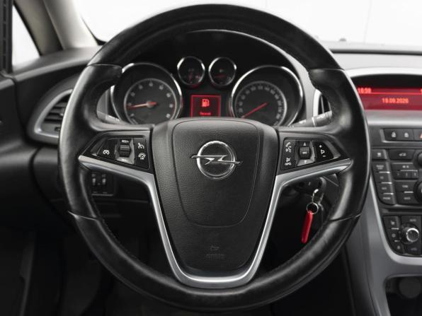 Opel Astra J Рестайлинг с пробегом 2013 года, цена 859 000 рублей, 130972 км, седан, Автокод Объявления