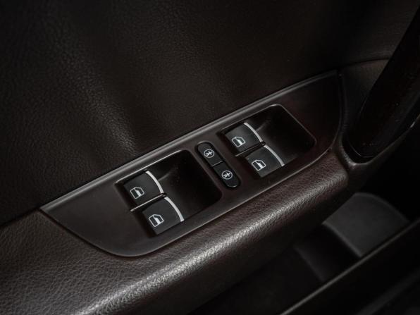 Volkswagen Touareg II с пробегом 2011 года, цена 2 150 000 рублей, 301491 км, внедорожник, Автокод Объявления