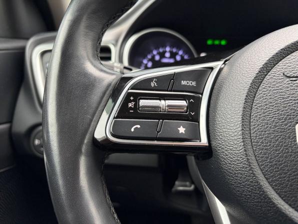 Kia Ceed III Рестайлинг с пробегом 2021 года, цена 2 150 000 рублей, 60800 км, хэтчбек, Автокод Объявления