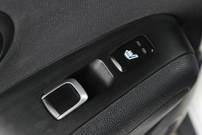 Kia Soul II Рестайлинг с пробегом 2017 года, цена 899 000 рублей, 340000 км, хэтчбек, Автокод Объявления
