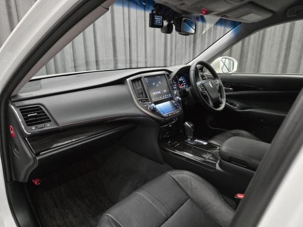 Toyota Crown XIV (S210) Рестайлинг с пробегом 2015 года, цена 2 649 000 рублей, 193000 км, седан, Автокод Объявления