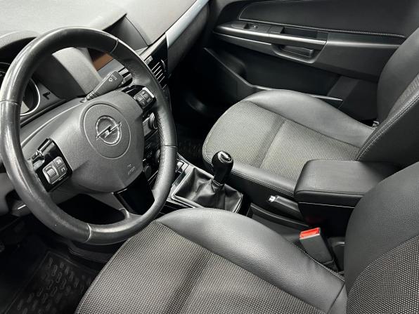 Opel Astra H Рестайлинг с пробегом 2011 года, цена 650 000 рублей, 135363 км, хэтчбек, Автокод Объявления
