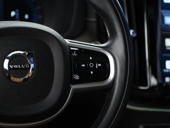 Volvo XC60 II Рестайлинг с пробегом 2021 года, цена 4 107 055 рублей, 47226 км, внедорожник, Автокод Объявления