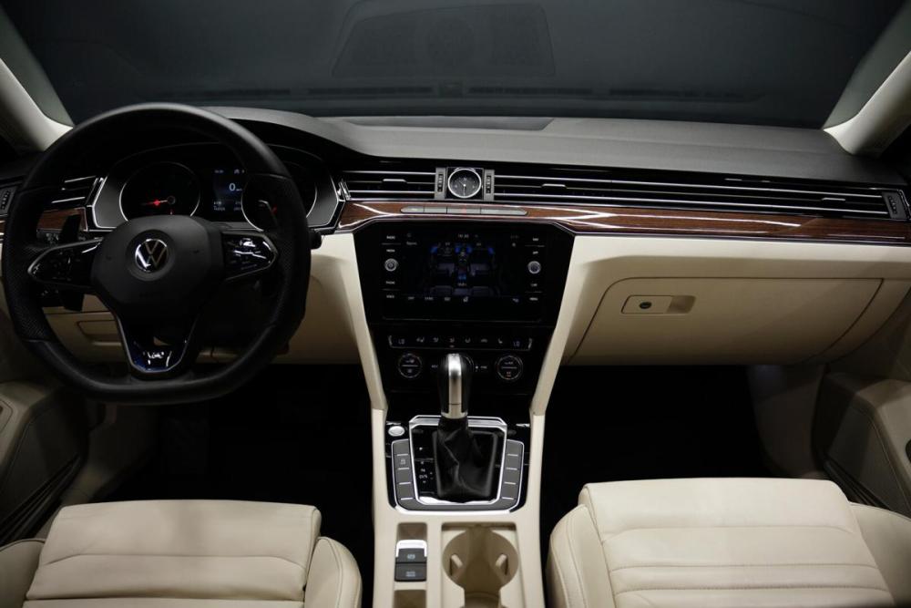 Volkswagen Passat B8 Крым  - изображение 18