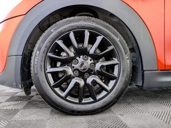 Mini Hatch III (F55/F56) Рестайлинг с пробегом 2020 года, цена 2 330 000 рублей, 73599 км, хэтчбек, Автокод Объявления