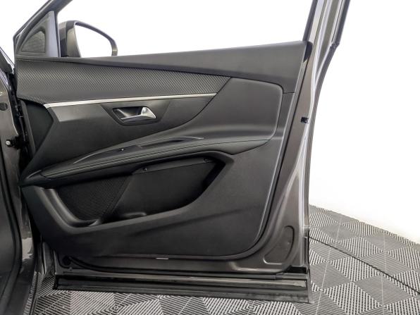 Peugeot 5008 II Рестайлинг с пробегом 2021 года, цена 3 165 000 рублей, 8200 км, внедорожник, Автокод Объявления