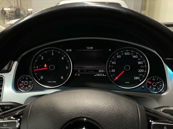 Volkswagen Touareg II Рестайлинг с пробегом 2015 года, цена 2 970 000 рублей, 204603 км, внедорожник, Автокод Объявления
