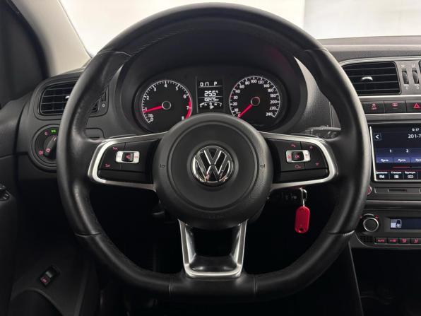Volkswagen Polo V Рестайлинг с пробегом 2018 года, цена 1 225 000 рублей, 102475 км, седан, Автокод Объявления