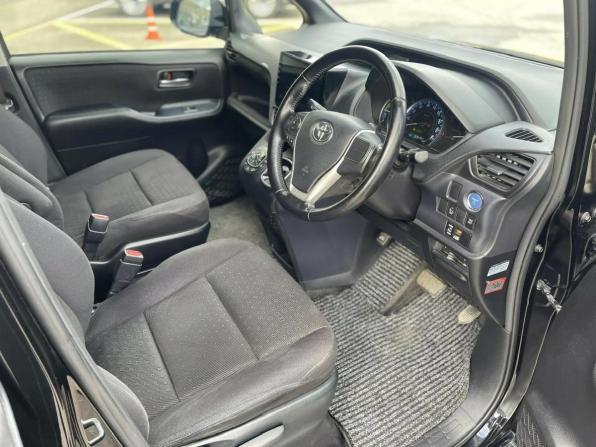 Toyota Voxy III (R80) с пробегом 2015 года, цена 1 785 000 рублей, 152470 км, минивэн, Автокод Объявления