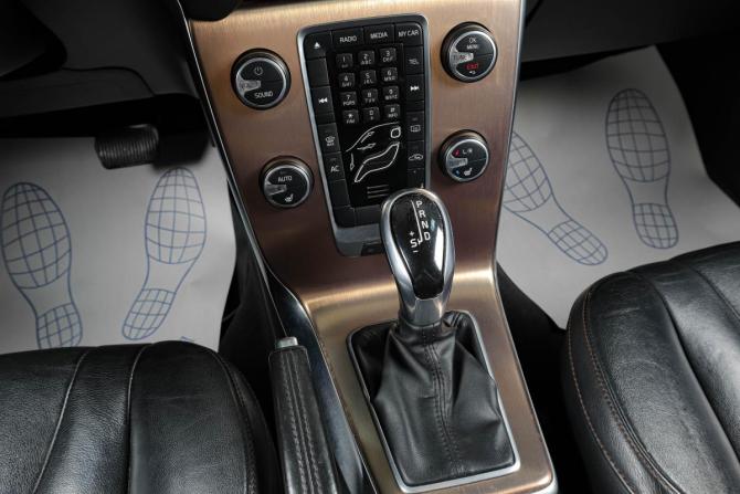 Volvo V40 II с пробегом 2014 года, цена 1 089 000 рублей, 240000 км, хэтчбек, Автокод Объявления