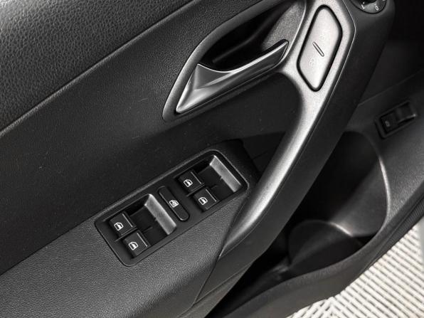 Volkswagen Polo V Рестайлинг с пробегом 2018 года, цена 1 017 900 рублей, 82474 км, седан, Автокод Объявления
