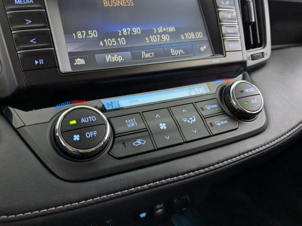 Toyota RAV4 IV (XA40) Рестайлинг с пробегом 2018 года, цена 2 430 000 рублей, 120339 км, внедорожник, Автокод Объявления