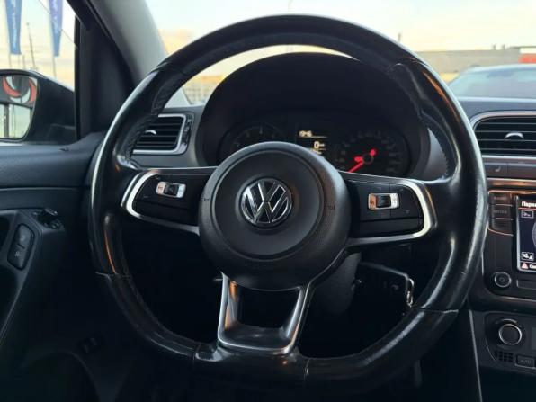 Volkswagen Polo V Рестайлинг с пробегом 2018 года, цена 1 223 000 рублей, 101734 км, седан, Автокод Объявления