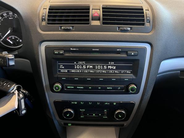 Skoda Octavia II (A5) Рестайлинг с пробегом 2013 года, цена 940 000 рублей, 125848 км, лифтбек, Автокод Объявления