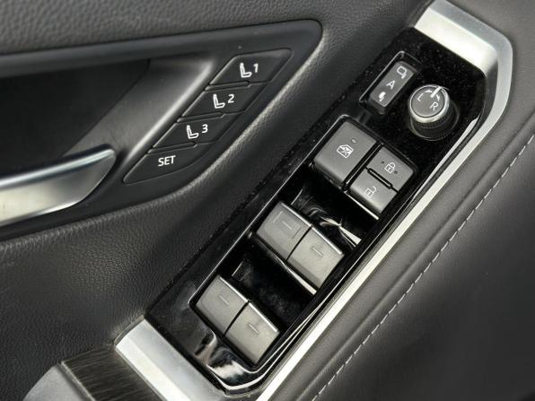 Toyota Land Cruiser 300 Series с пробегом 2021 года, цена 11 500 000 рублей, 44875 км, внедорожник, Автокод Объявления