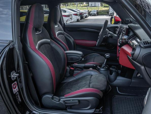 Mini Hatch III (F55/F56) с пробегом 2017 года, цена 1 840 000 рублей, 162300 км, хэтчбек, Автокод Объявления