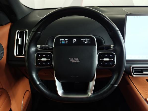 Li Auto (Lixiang) L9 I с пробегом 2024 года, цена 6 100 000 рублей, 73522 км, внедорожник, Автокод Объявления