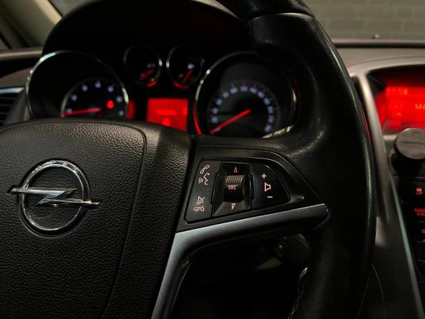 Opel Astra J Рестайлинг с пробегом 2013 года, цена 660 000 рублей, 235014 км, универсал, Автокод Объявления