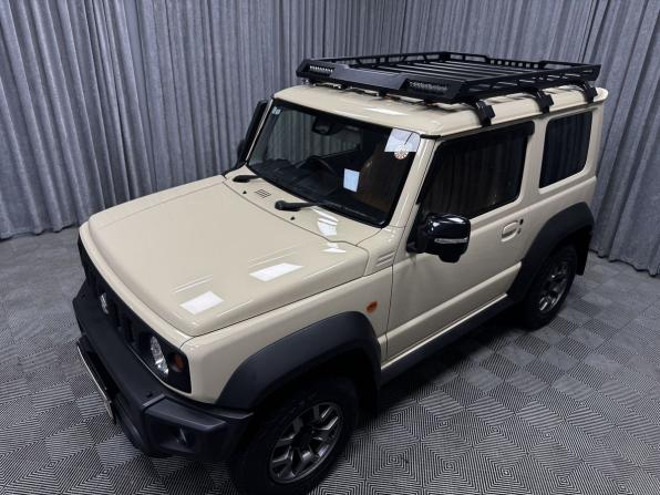 Suzuki Jimny IV с пробегом 2022 года, цена 2 550 000 рублей, 28878 км, внедорожник, Автокод Объявления