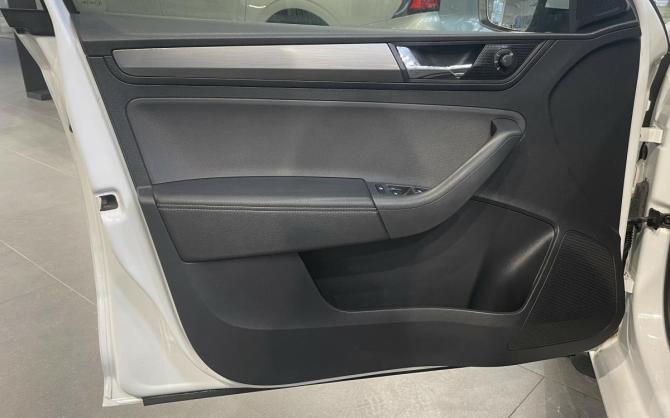 Skoda Rapid I Рестайлинг с пробегом 2018 года, цена 1 423 400 рублей, 102210 км, лифтбек, Автокод Объявления