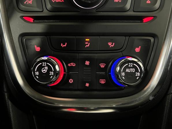Opel Mokka I с пробегом 2015 года, цена 925 000 рублей, 68918 км, внедорожник, Автокод Объявления