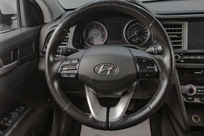 Hyundai Avante VI Рестайлинг с пробегом 2019 года, цена 1 549 000 рублей, 89000 км, седан, Автокод Объявления