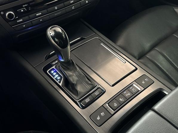 Hyundai Genesis II с пробегом 2014 года, цена 1 720 000 рублей, 202483 км, седан, Автокод Объявления