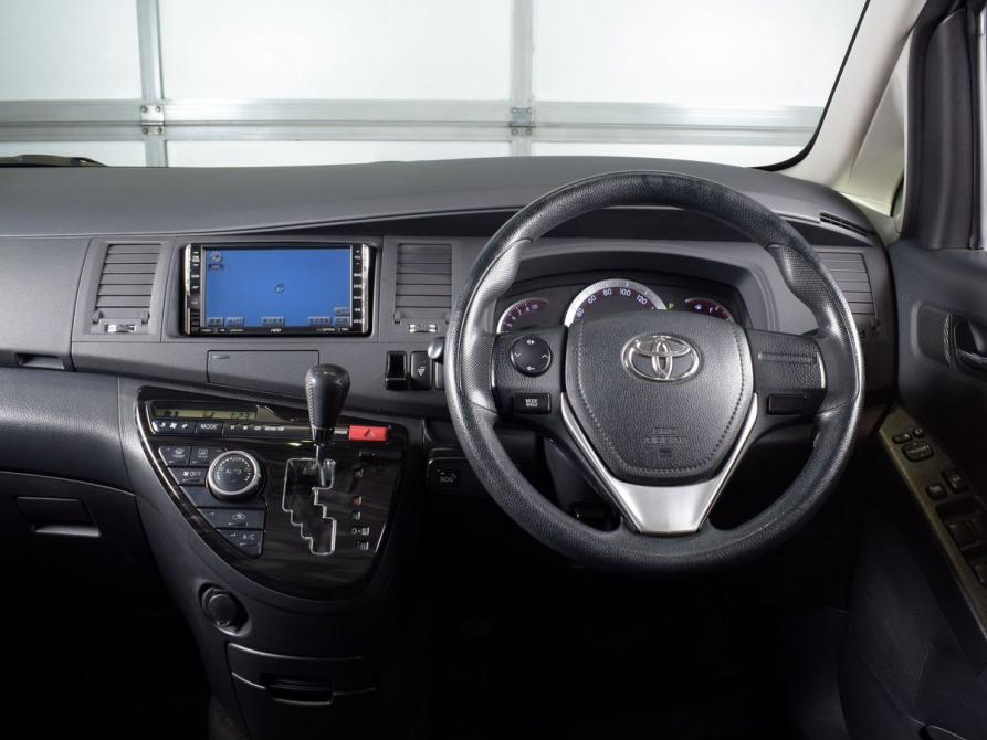 Toyota ISis I Рестайлинг Кемерово  - изображение 8