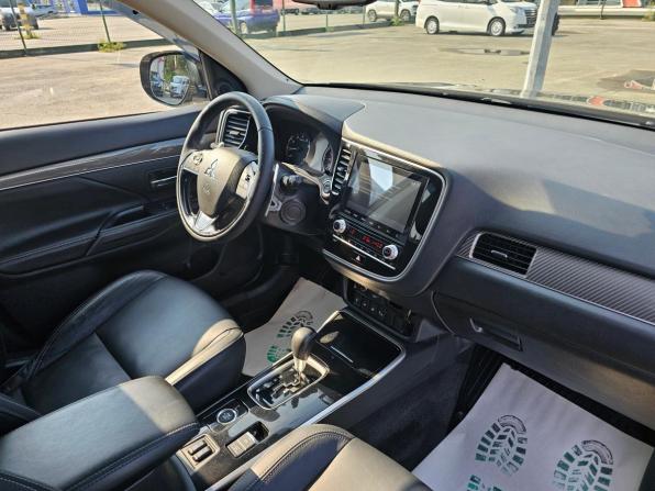 Mitsubishi Outlander III Рестайлинг 3 с пробегом 2020 года, цена 2 349 995 рублей, 122441 км, внедорожник, Автокод Объявления