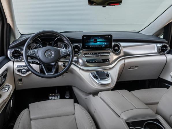 Mercedes-Benz V-Класс III (W447) Рестайлинг с пробегом 2022 года, цена 9 700 000 рублей, 17689 км, минивэн, Автокод Объявления