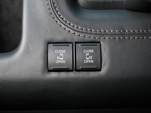 Toyota HiAce H300 с пробегом 2020 года, цена 7 520 000 рублей, 87017 км, минивэн, Автокод Объявления