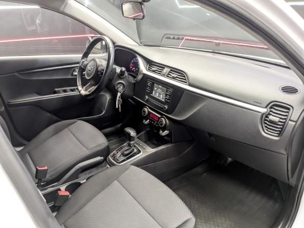 Kia Rio IV Рестайлинг с пробегом 2021 года, цена 1 390 000 рублей, 97751 км, седан, Автокод Объявления