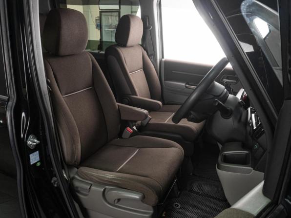 Honda Stepwgn V Рестайлинг с пробегом 2017 года, цена 1 849 000 рублей, 181390 км, минивэн, Автокод Объявления