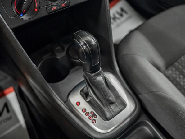 Volkswagen Polo V Рестайлинг с пробегом 2019 года, цена 975 000 рублей, 157720 км, седан, Автокод Объявления