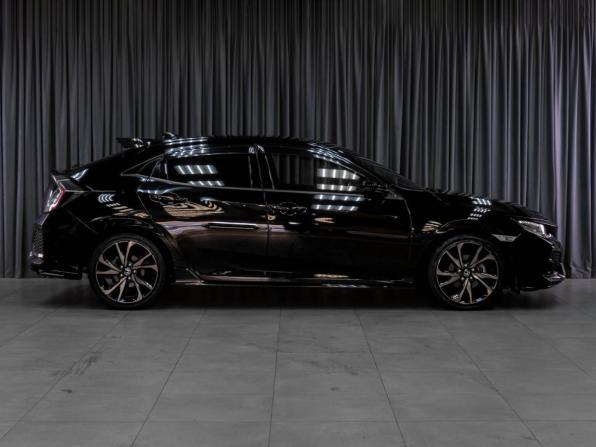Honda Civic X с пробегом 2018 года, цена 2 199 000 рублей, 124229 км, хэтчбек, Автокод Объявления
