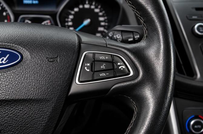 Ford Kuga II Рестайлинг с пробегом 2017 года, цена 1 629 000 рублей, 175500 км, внедорожник, Автокод Объявления