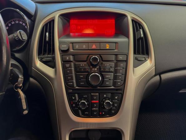Opel Astra J с пробегом 2011 года, цена 750 000 рублей, 98668 км, хэтчбек, Автокод Объявления