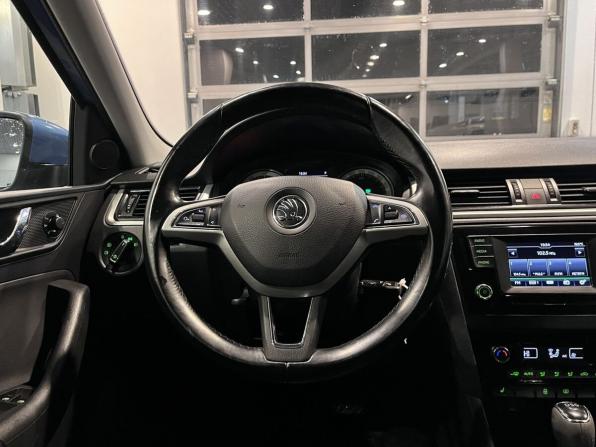 Skoda Rapid I с пробегом 2016 года, цена 1 240 000 рублей, 178671 км, лифтбек, Автокод Объявления