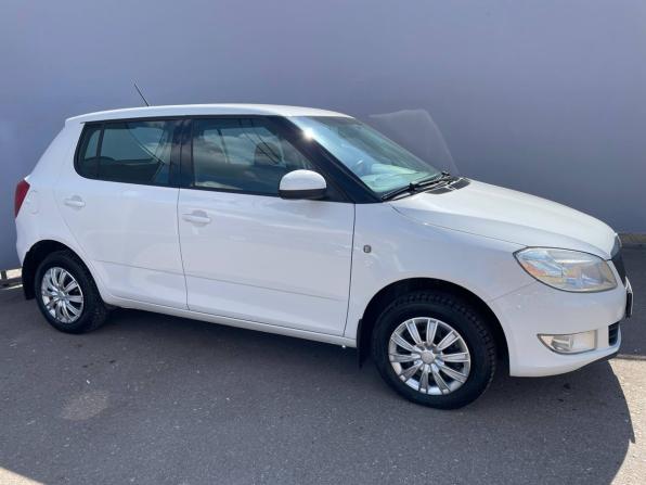 Skoda Fabia II Рестайлинг с пробегом 2013 года, цена 909 000 рублей, 179999 км, хэтчбек, Автокод Объявления