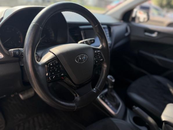 Hyundai Solaris II с пробегом 2017 года, цена 1 220 000 рублей, 97656 км, седан, Автокод Объявления