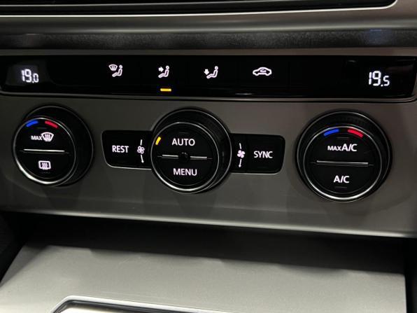 Volkswagen Passat B8 с пробегом 2015 года, цена 1 370 000 рублей, 166031 км, седан, Автокод Объявления