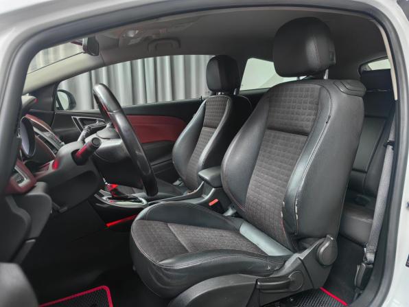 Opel Astra J Рестайлинг с пробегом 2013 года, цена 570 000 рублей, 240000 км, хэтчбек, Автокод Объявления