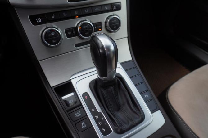 Volkswagen Passat B7 с пробегом 2013 года, цена 1 222 000 рублей, 197638 км, седан, Автокод Объявления