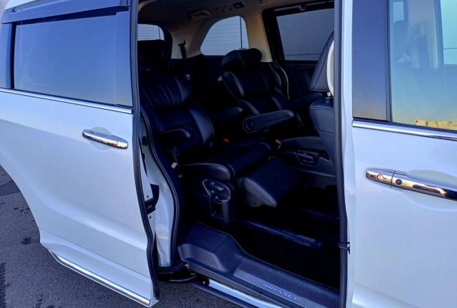 Honda Odyssey V Рестайлинг с пробегом 2018 года, цена 2 910 000 рублей, 119799 км, минивэн, Автокод Объявления