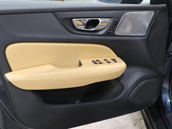 Volvo V60 Cross Country II с пробегом 2024 года, цена 6 350 000 рублей, 26500 км, универсал, Автокод Объявления